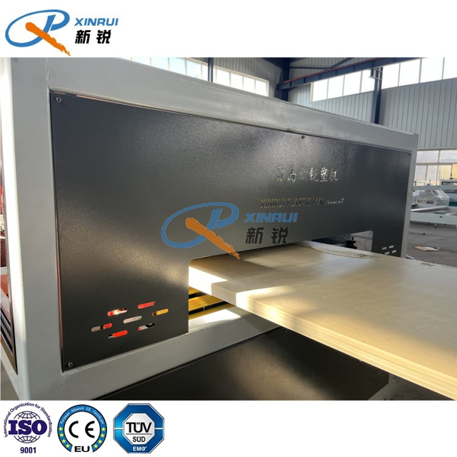 PVC WPC Ahşap Plastik İçi Boş Kapı Makinesi WPC Kapı Paneli Ekstrüzyon Makinesi