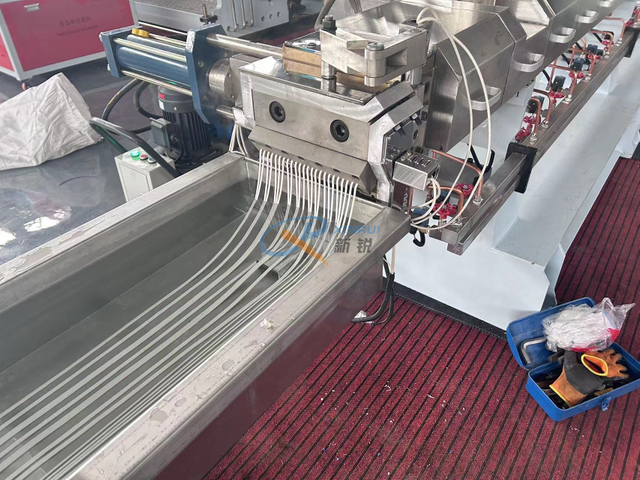 TPR TPV TPE Granüler Hammadde Araba Mat Sheet Ekstrüzyon Makinesi Oluşturma